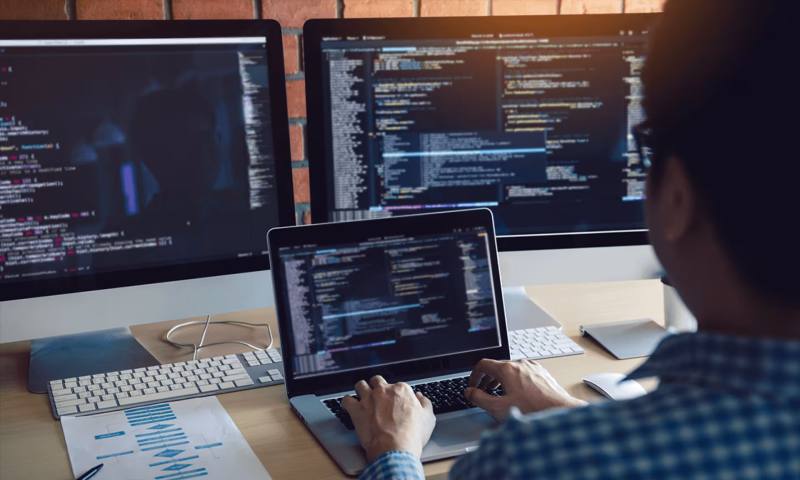 数据科学选型:R与Python如何赋能章贡区网站建设?